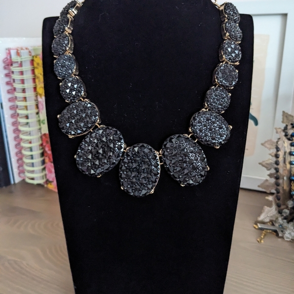 Black statement necklace - Picture 1 of 4